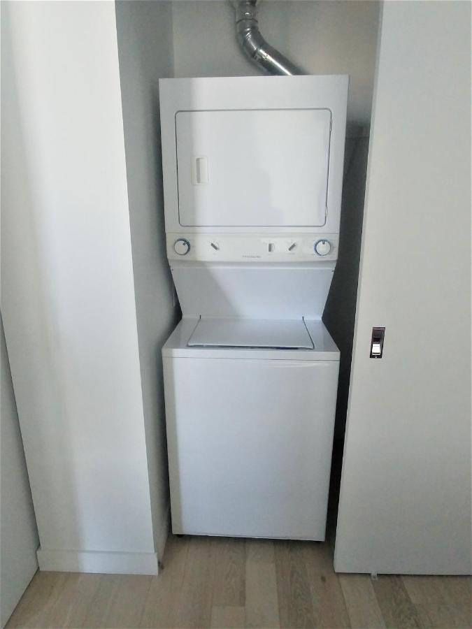Luxury Skyline Condo In Downtown Free 24/7 Parking Winnipeg Extérieur photo